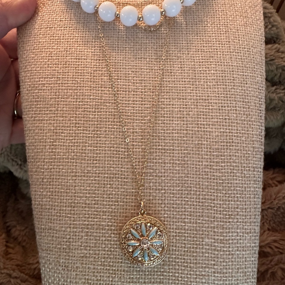 Park Lane Classic White Necklace with gold coordinating chain & pendant - Picture 2 of 5